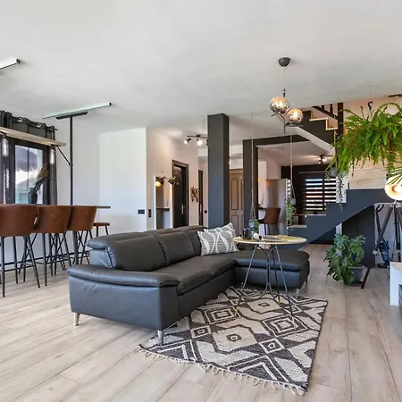 La Casa Del Volcano Pool Villa *